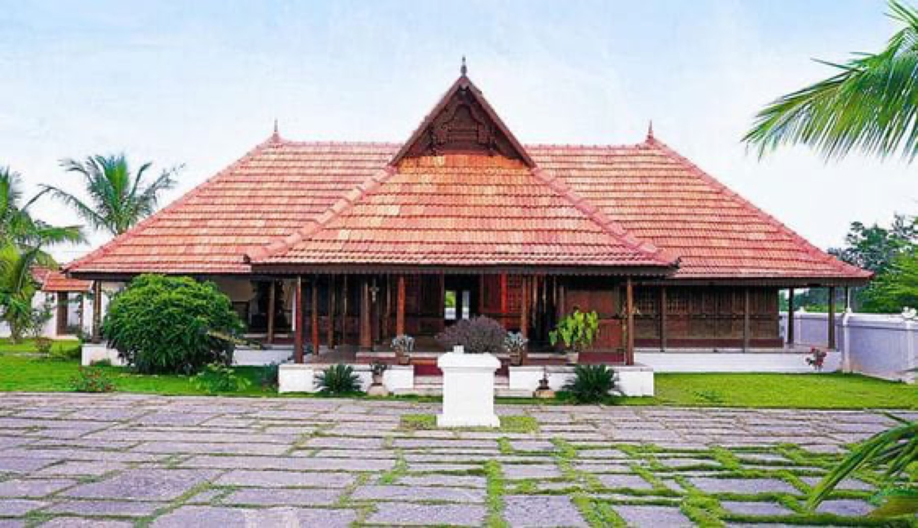 Nalukettu with open courtyard